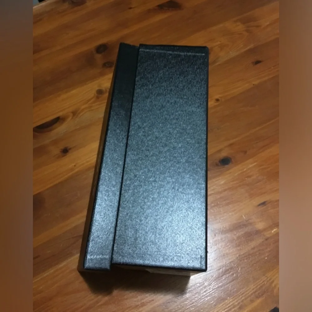 CHANEL EMPTY BOX W/2 NEW DUST BAGS SOME TISSUE BOOK-FINAL PRICE - Picture 5 of 16